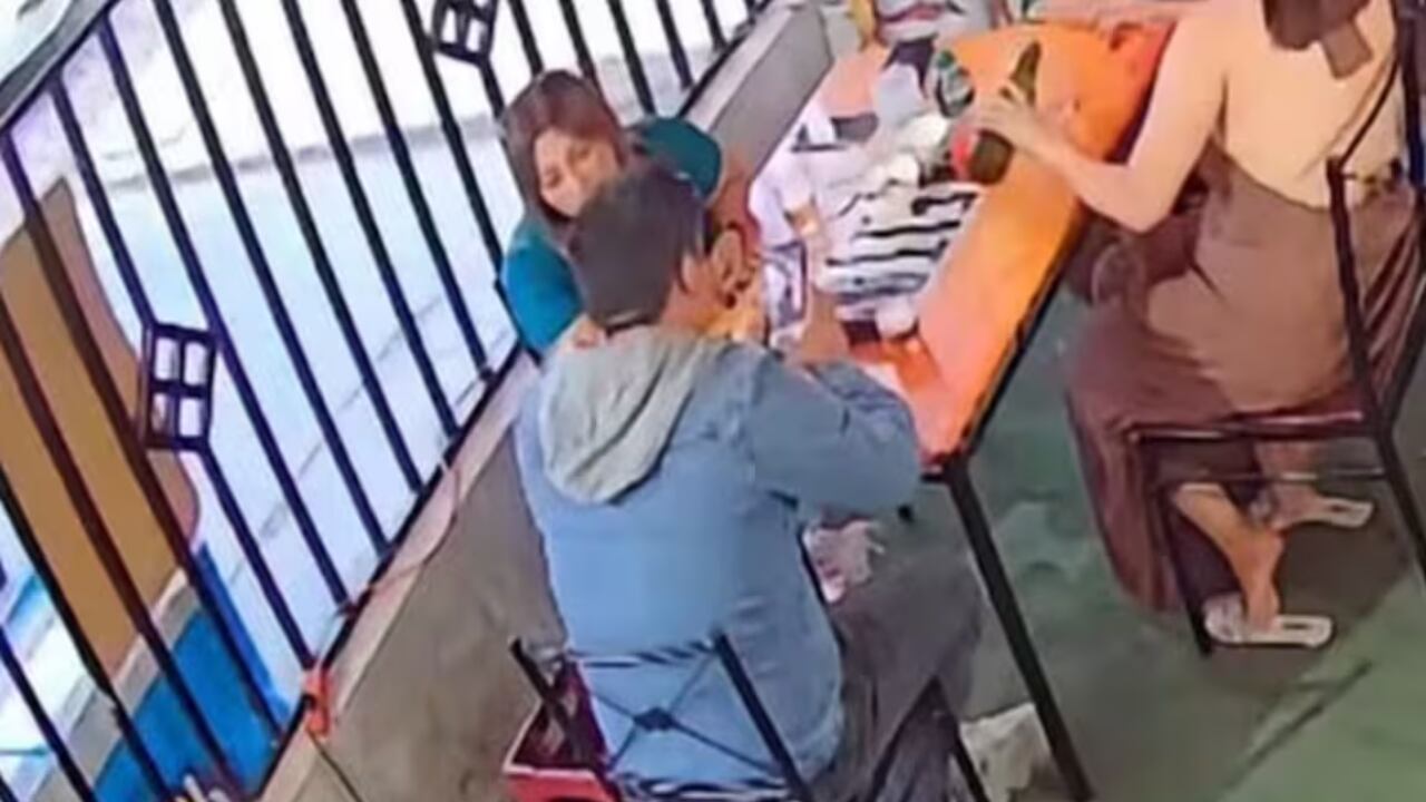 Una abogada fue asesinada dentro de un restaurante en Perú y el momento quedó captado