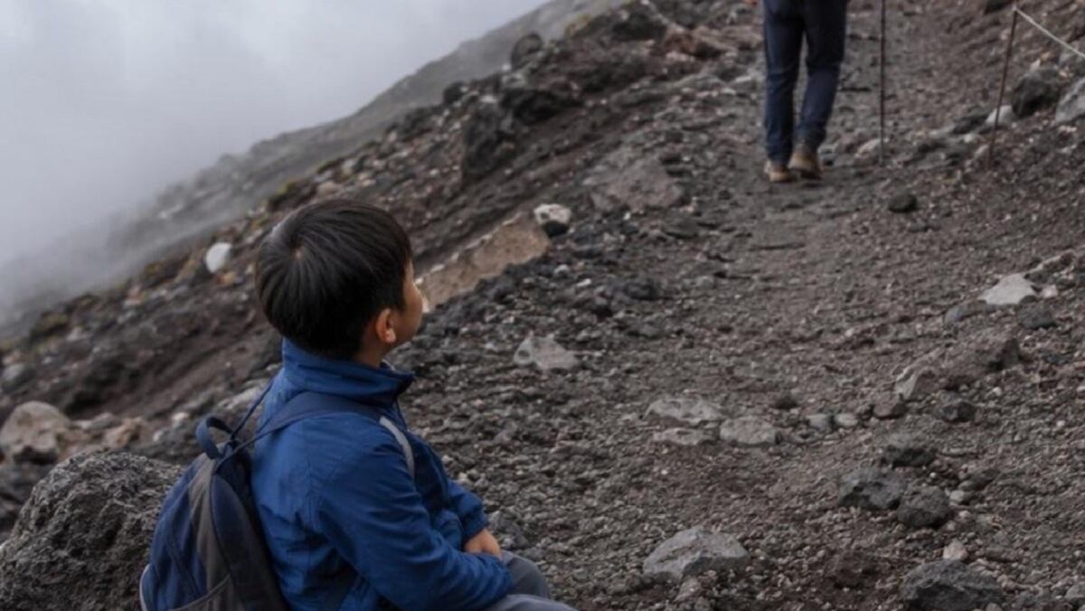 Un hombre dejó a su hijo de siete años solo en el Monte Fuji para continuar escalando, ¿cómo fue encontrado el menor?